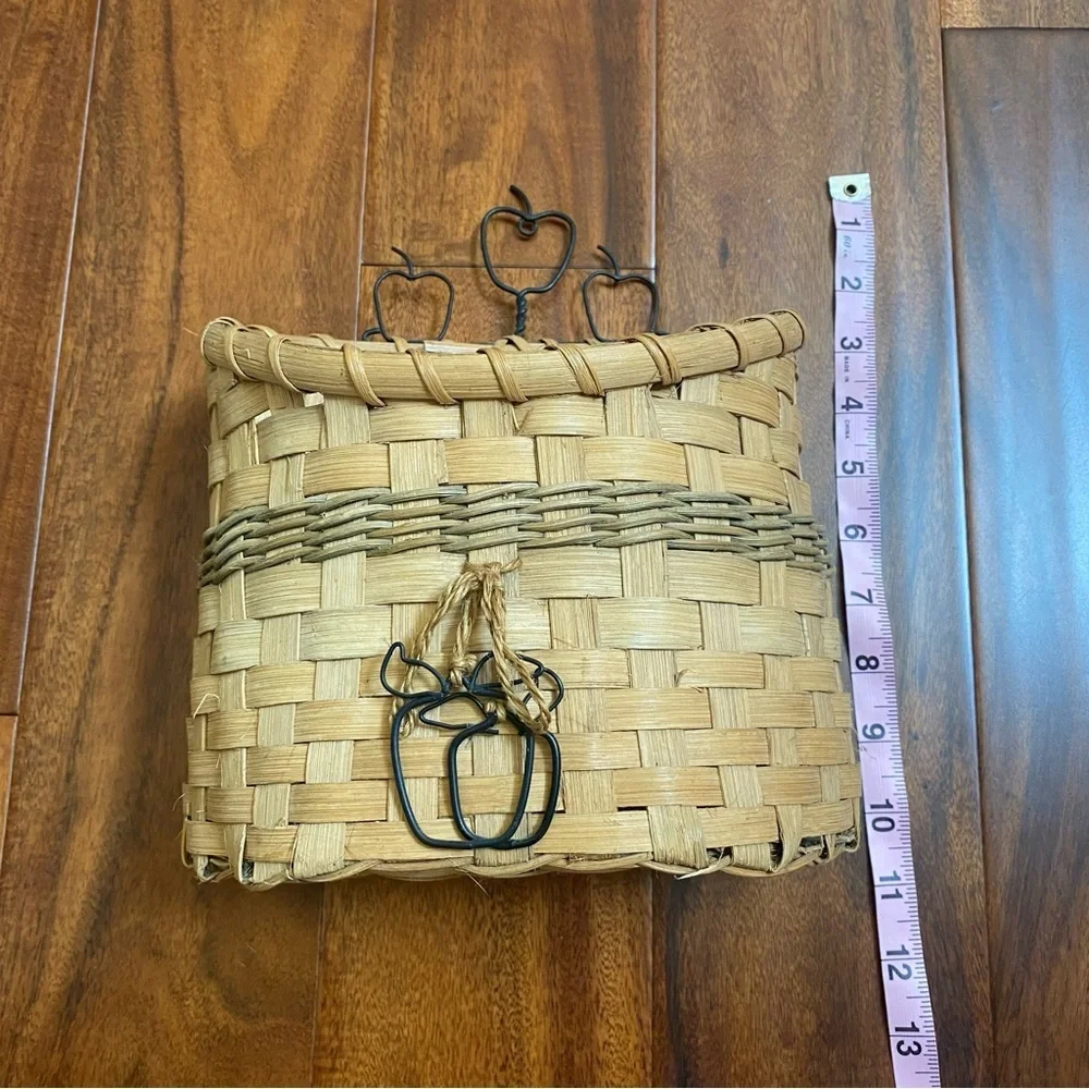 Wall Pocket Basket Apple Wire Hanger. Vintage. Cottage core